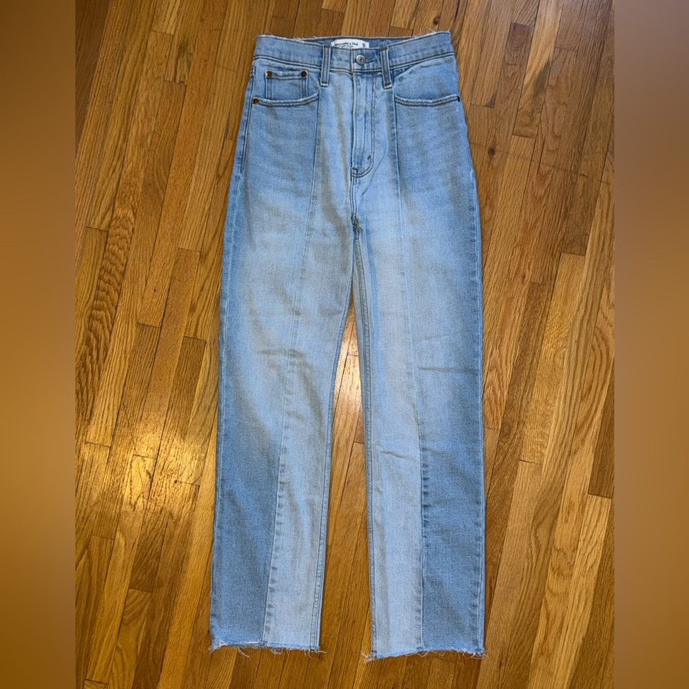 Abercrombie Ankle Straight Ultra High Rise, Raw Hem, Two-Tone Jeans (Size 0)
